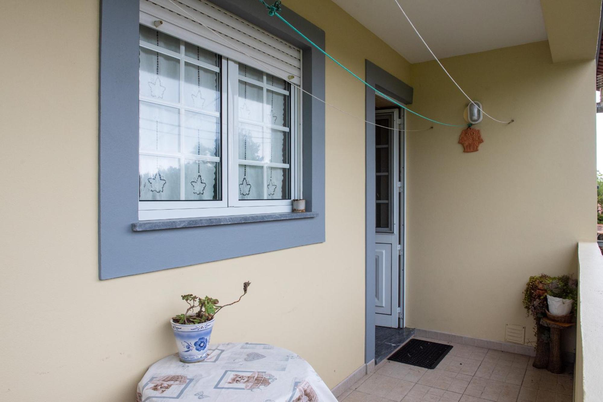 Casa Espaçosa perto de Angra Angra do Heroísmo Extérieur photo