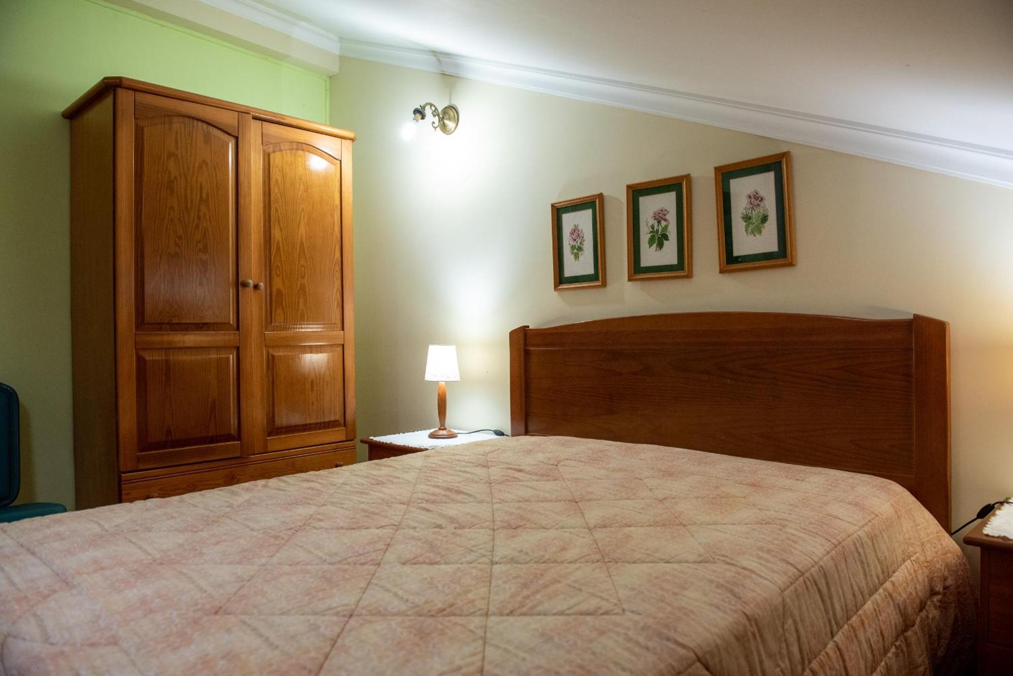 Casa Espaçosa perto de Angra Angra do Heroísmo Extérieur photo