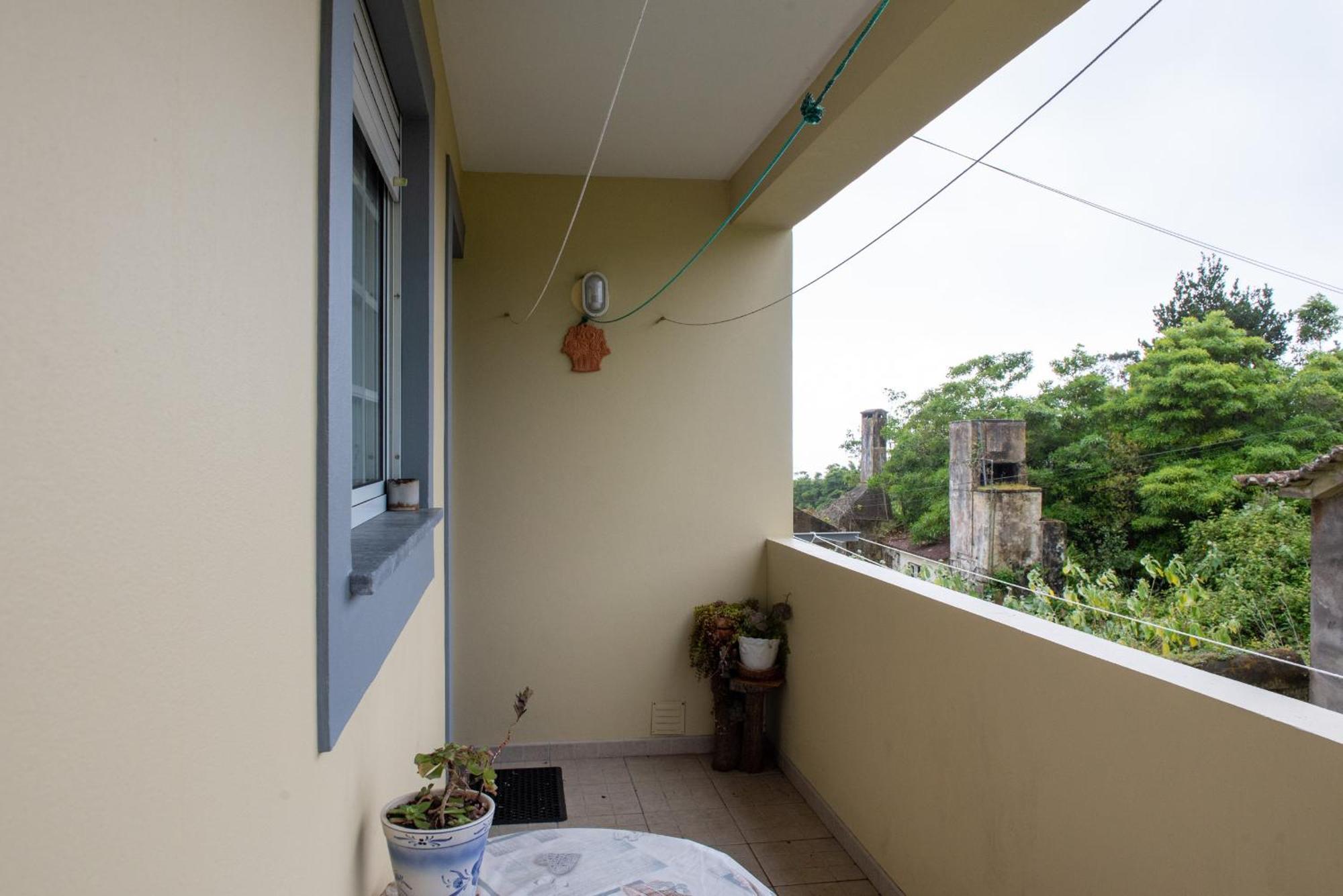 Casa Espaçosa perto de Angra Angra do Heroísmo Extérieur photo