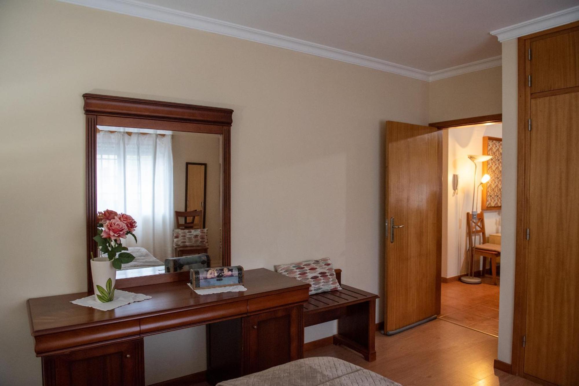 Casa Espaçosa perto de Angra Angra do Heroísmo Extérieur photo