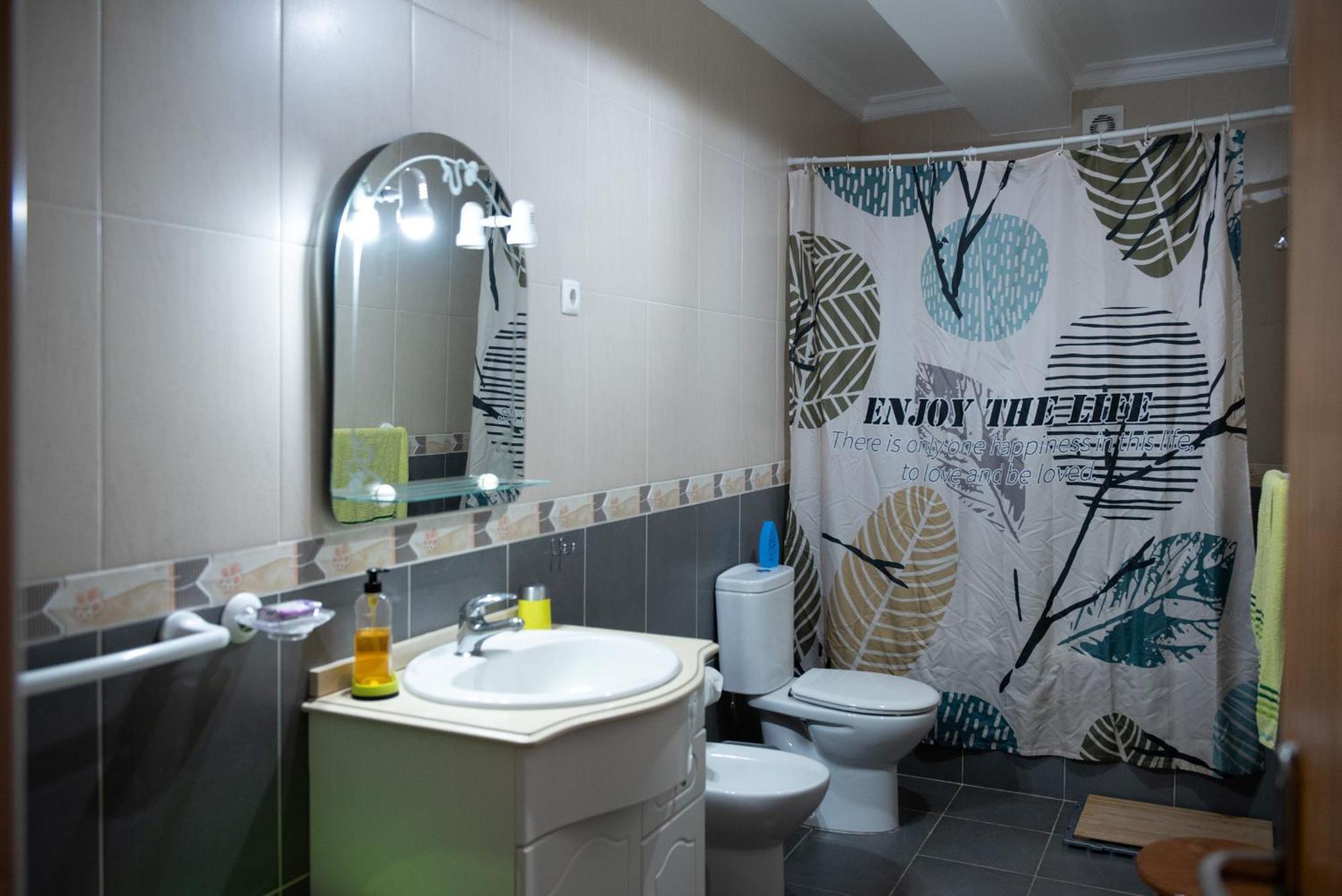 Casa Espaçosa perto de Angra Angra do Heroísmo Extérieur photo