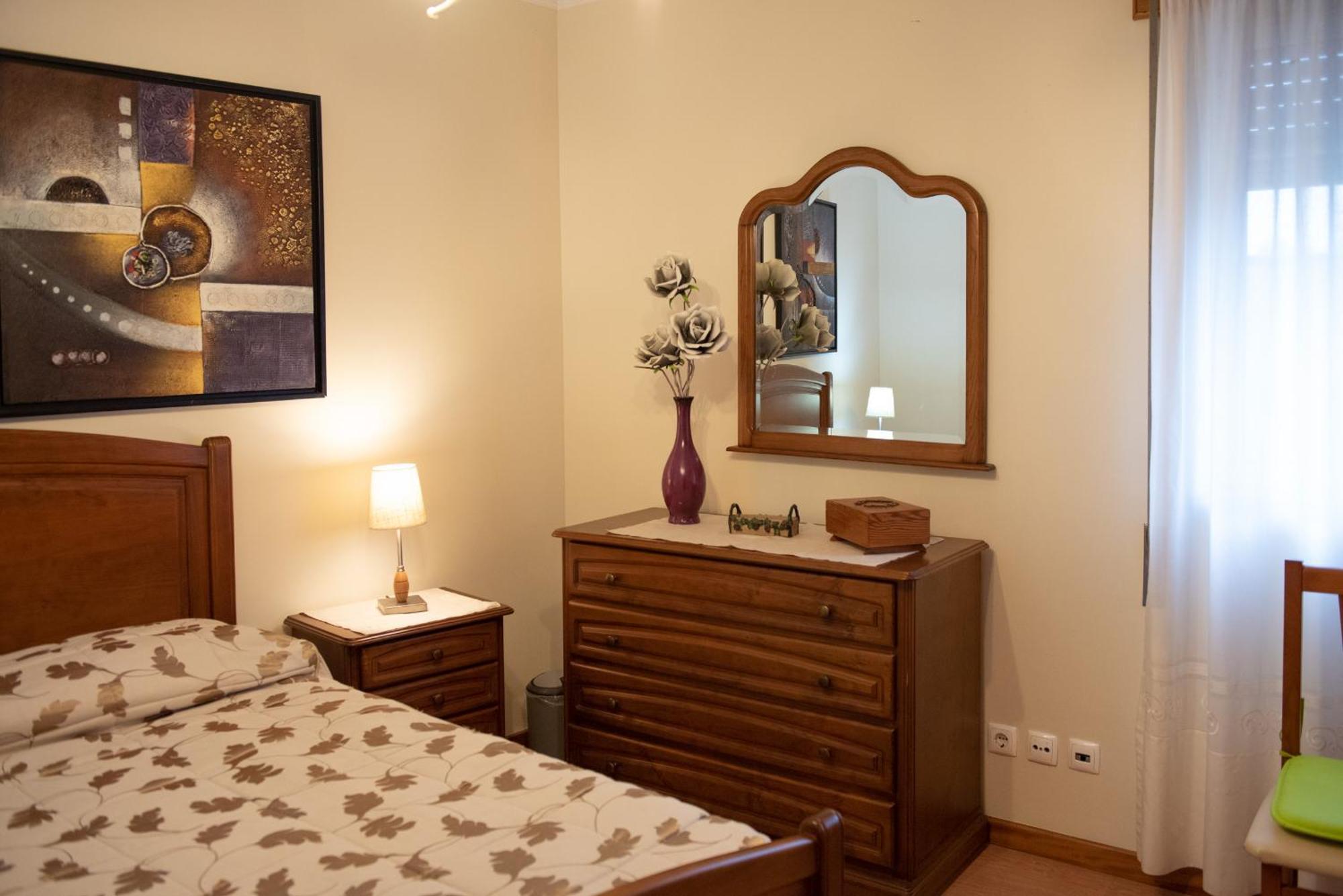 Casa Espaçosa perto de Angra Angra do Heroísmo Extérieur photo