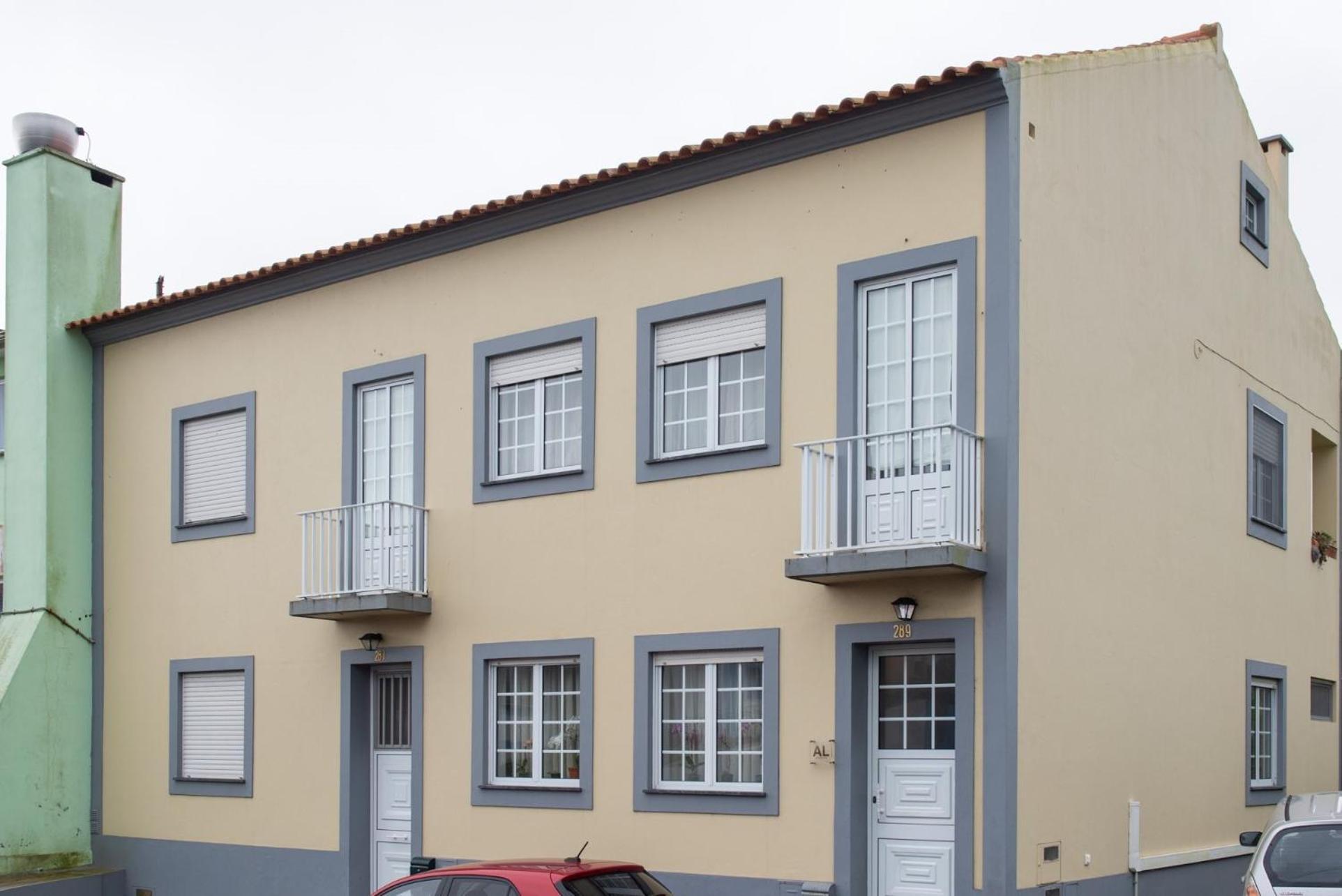 Casa Espaçosa perto de Angra Angra do Heroísmo Extérieur photo